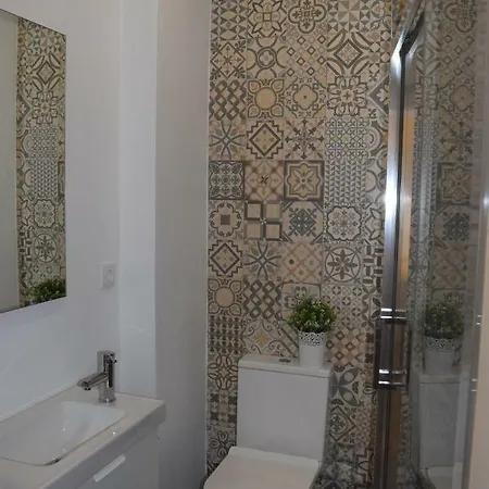 Acolhedor Apartamento Em Santo Antonio * Lissabon
