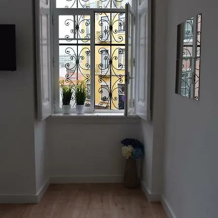 Acolhedor Apartamento Em Santo Antonio * Lisbon